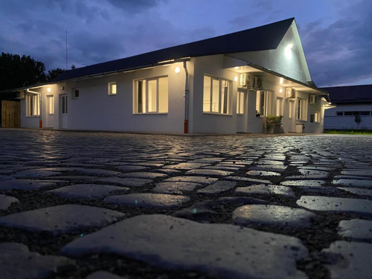 Pixel Guesthouse Tirgu Secuiesc Exterior photo