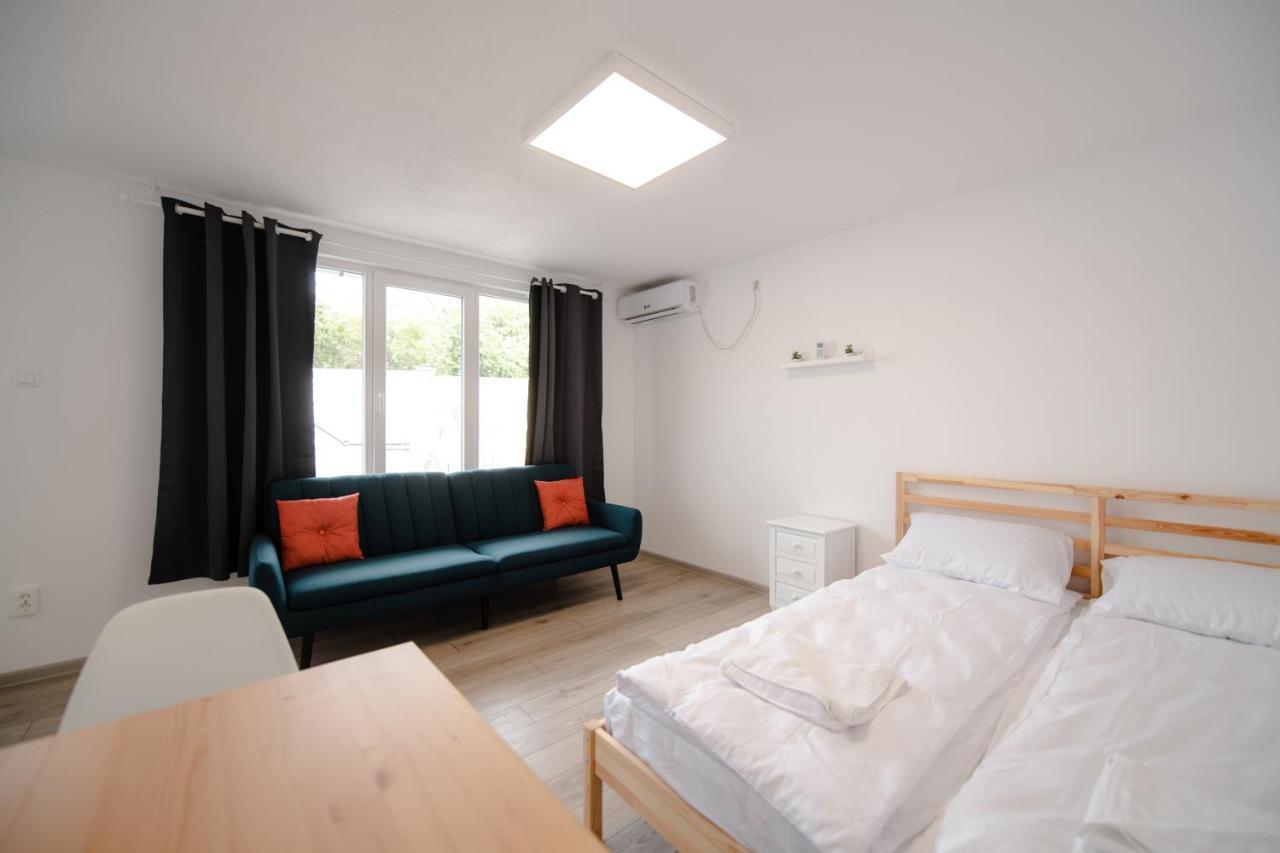 Pixel Guesthouse Tirgu Secuiesc Exterior photo