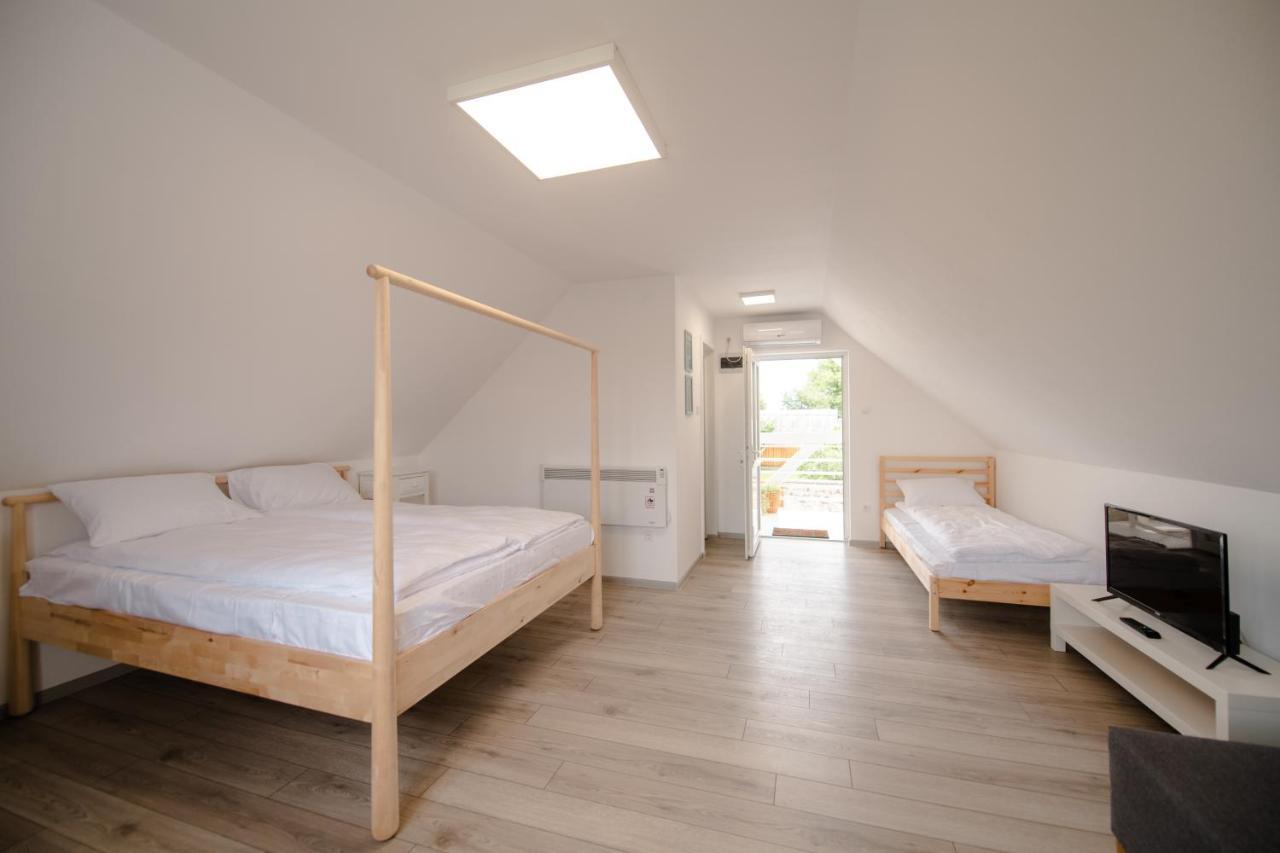 Pixel Guesthouse Tirgu Secuiesc Exterior photo